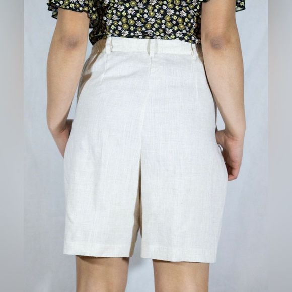 Vintage white linen shorts - Picture 3 of 5